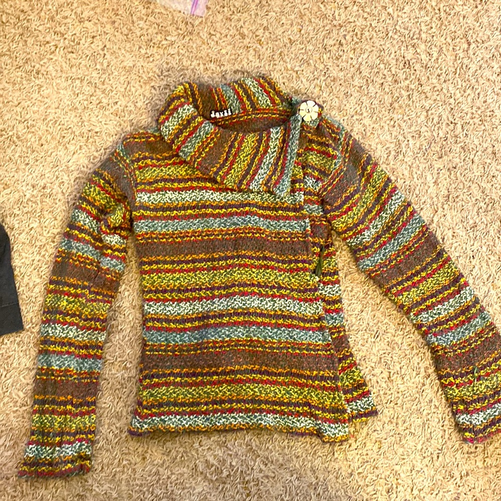 Soul Flower, Jayli wrap sweater medium button at top collar